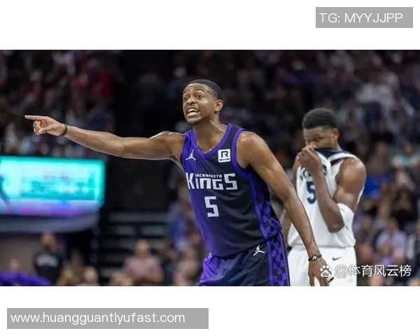 爱德华兹首节表现抢眼8投4中三分球命中率高达40贡献14分助力球队进攻 爱德华兹首节表现抢眼8投4中三分球命中率高达40贡献14分助力球队进攻